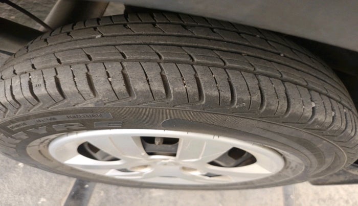 2018 Renault Kwid RXT 1.0 AMT, Petrol, Automatic, 68,430 km, tyre