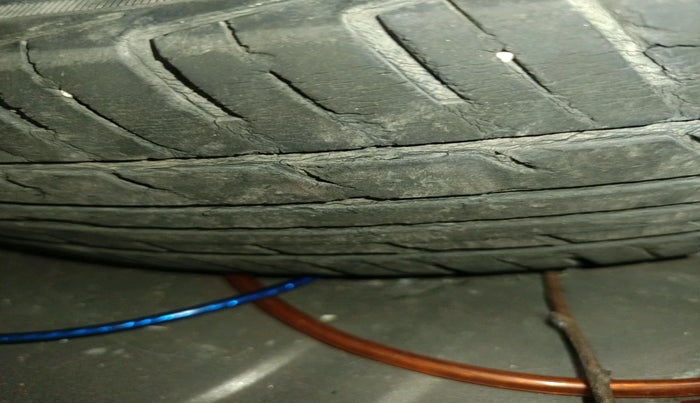 2018 Renault Kwid RXT 1.0 AMT, Petrol, Automatic, 68,430 km, tyre