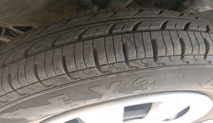 2018 Renault Kwid RXT 1.0 AMT, Petrol, Automatic, 68,430 km, tyre