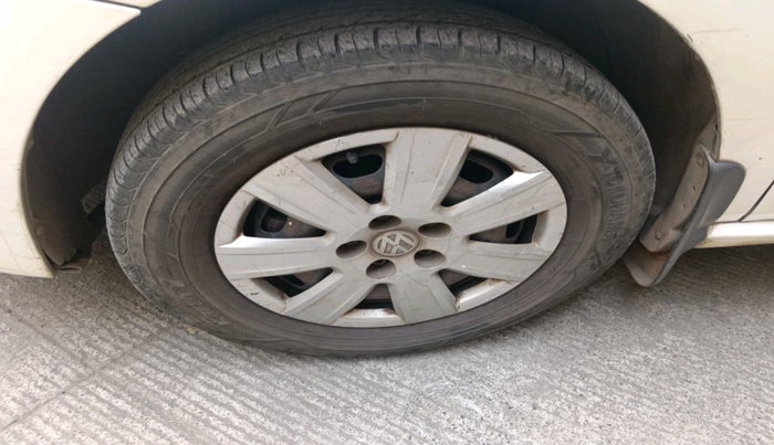 2011 Volkswagen Polo COMFORTLINE 1.2L PETROL, Petrol, Manual, 1,73,836 km, tyre