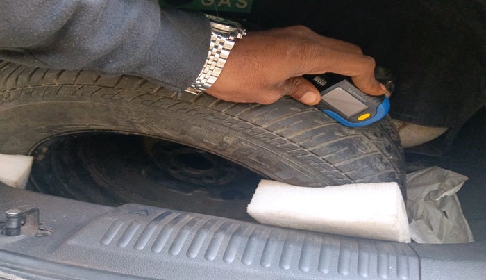 2011 Volkswagen Polo COMFORTLINE 1.2L PETROL, Petrol, Manual, 1,73,836 km, tyre