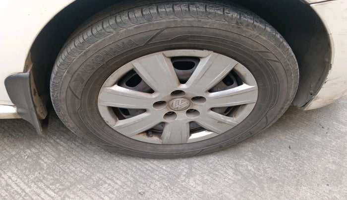 2011 Volkswagen Polo COMFORTLINE 1.2L PETROL, Petrol, Manual, 1,73,836 km, tyre