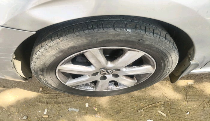 2012 Volkswagen Vento HIGHLINE DIESEL 1.6, Diesel, Manual, 1,41,203 km, tyre