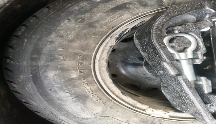 2012 Volkswagen Vento HIGHLINE DIESEL 1.6, Diesel, Manual, 1,41,203 km, tyre