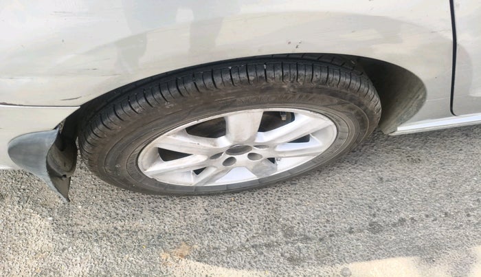 2012 Volkswagen Vento HIGHLINE DIESEL 1.6, Diesel, Manual, 1,41,203 km, tyre