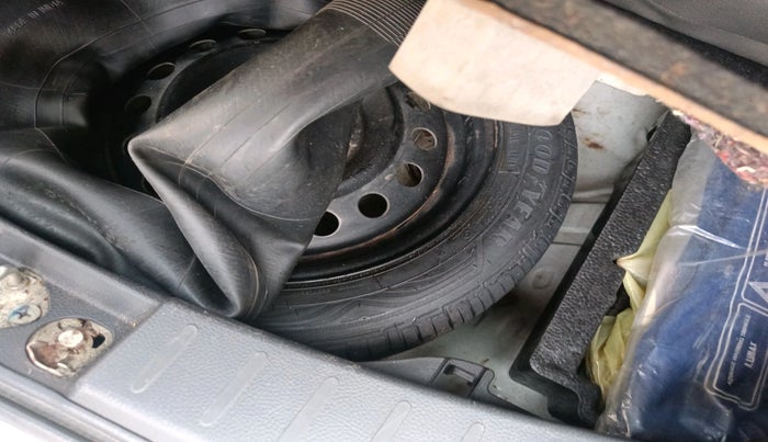 2013 Maruti Wagon R 1.0 VXI, Petrol, Manual, 30,866 km, tyre