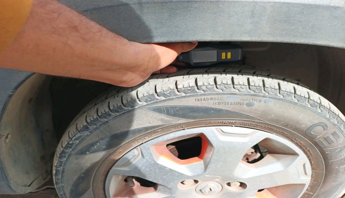 2017 Renault Kwid CLIMBER 1.0 AMT, Petrol, Automatic, 33,034 km, tyre