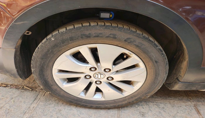 2015 Maruti S Cross ALPHA 1.3, Diesel, Manual, 71,917 km, tyre