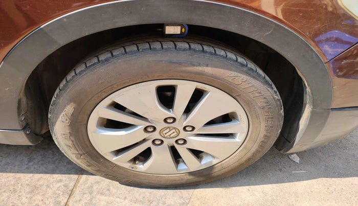 2015 Maruti S Cross ALPHA 1.3, Diesel, Manual, 71,917 km, tyre