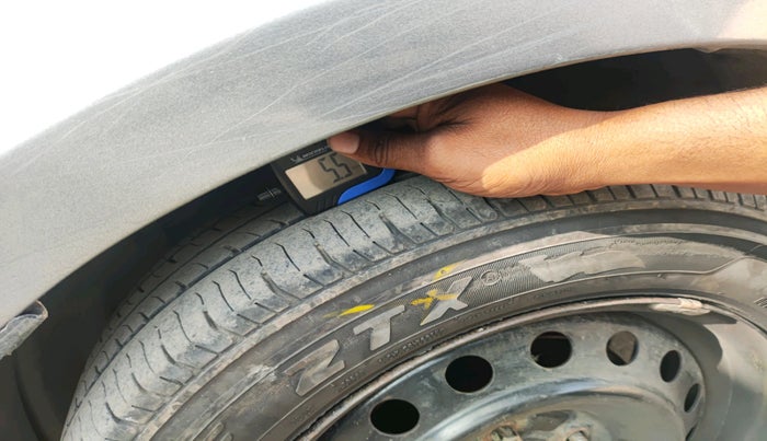 2017 Maruti Ciaz VXI+, Petrol, Manual, 1,04,837 km, tyre