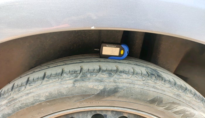 2017 Maruti Ciaz VXI+, Petrol, Manual, 1,04,837 km, tyre