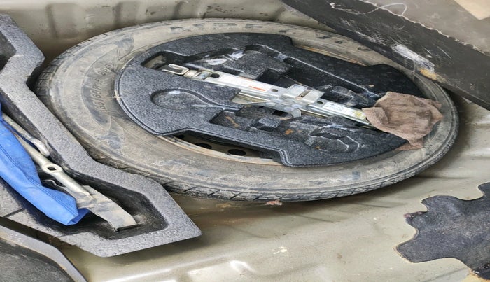 2017 Maruti Ciaz VXI+, Petrol, Manual, 1,04,837 km, tyre