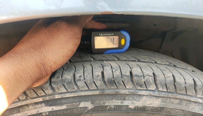 2017 Maruti Ciaz VXI+, Petrol, Manual, 1,04,837 km, tyre