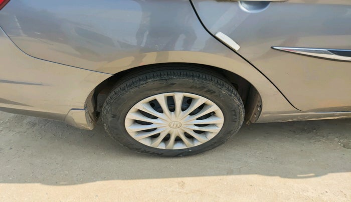 2017 Maruti Ciaz VXI+, Petrol, Manual, 1,04,837 km, tyre