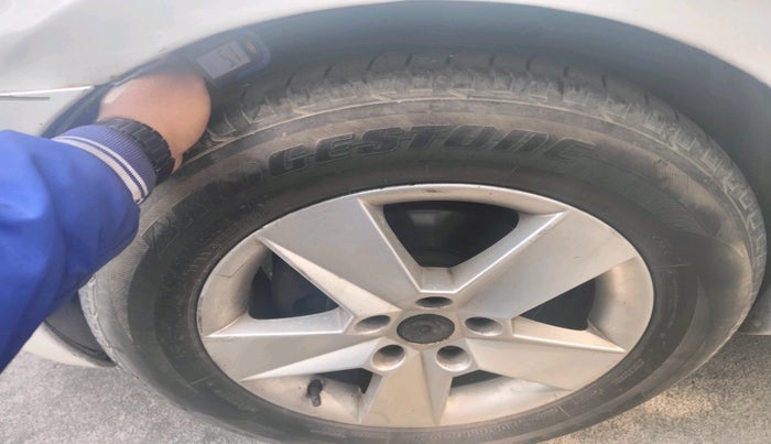 2016 Skoda Octavia AMBITION 1.4 TSI, Petrol, Manual, 1,06,063 km, tyre