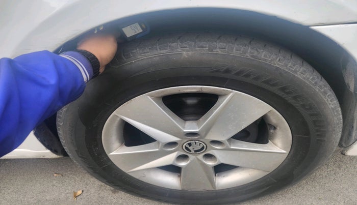 2016 Skoda Octavia AMBITION 1.4 TSI, Petrol, Manual, 1,06,063 km, tyre