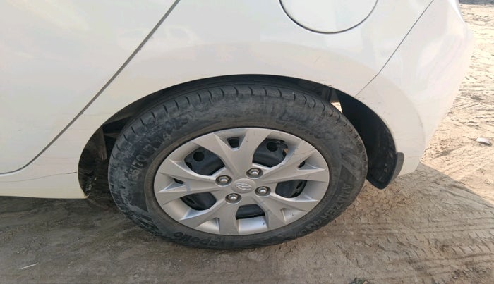 2015 Hyundai Grand i10 MAGNA 1.2 KAPPA VTVT, Petrol, Manual, 1,08,146 km, tyre