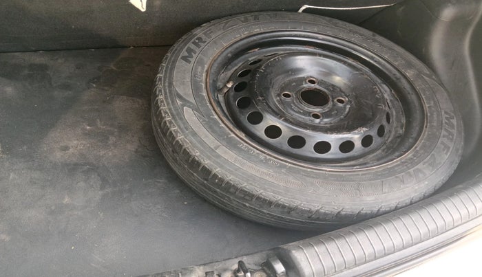 2015 Hyundai Grand i10 MAGNA 1.2 KAPPA VTVT, Petrol, Manual, 1,08,146 km, tyre