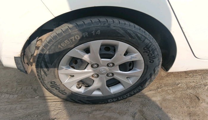 2015 Hyundai Grand i10 MAGNA 1.2 KAPPA VTVT, Petrol, Manual, 1,08,146 km, tyre