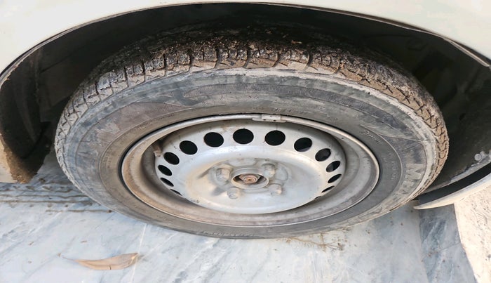 2013 Honda Brio E MT, Petrol, Manual, 70,061 km, tyre