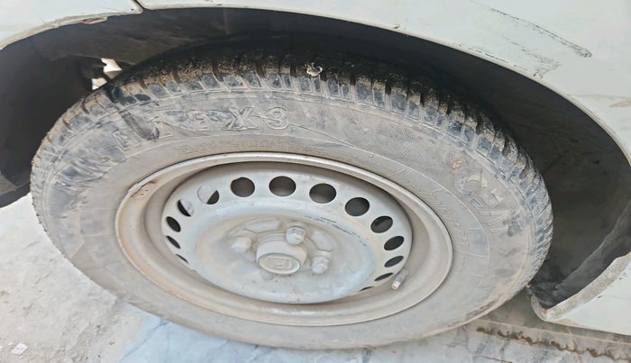 2013 Honda Brio E MT, Petrol, Manual, 70,061 km, tyre