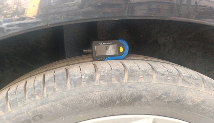 2014 Skoda Octavia AMBITION 2.0 TDI, Diesel, Manual, 80,316 km, tyre