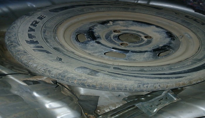 2017 Renault Kwid RXT 1.0, Petrol, Manual, 80,962 km, tyre