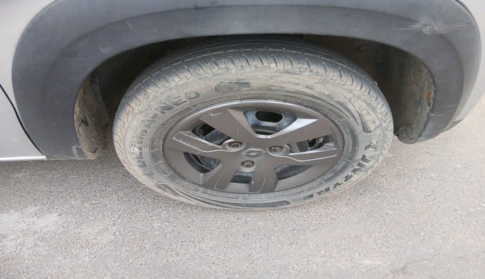 2017 Renault Kwid RXT 1.0, Petrol, Manual, 80,962 km, tyre