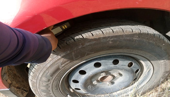 2014 Maruti Swift VXI, Petrol, Manual, 1,38,976 km, tyre