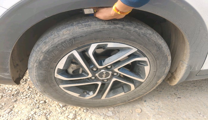 2022 KIA CARENS LUXURY PLUS 1.5 DIESEL 6 STR, Diesel, Manual, 92,714 km, tyre