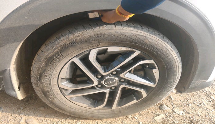 2022 KIA CARENS LUXURY PLUS 1.5 DIESEL 6 STR, Diesel, Manual, 92,714 km, tyre