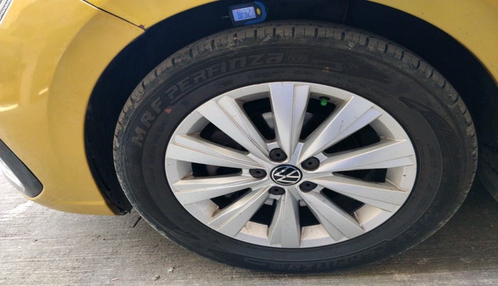 2022 Volkswagen VIRTUS HIGHLINE TSI 1.0 AT, Petrol, Automatic, 44,521 km, tyre