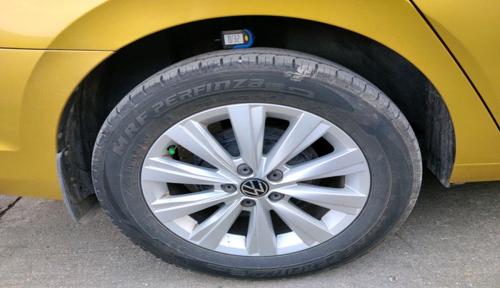 2022 Volkswagen VIRTUS HIGHLINE TSI 1.0 AT, Petrol, Automatic, 44,521 km, tyre