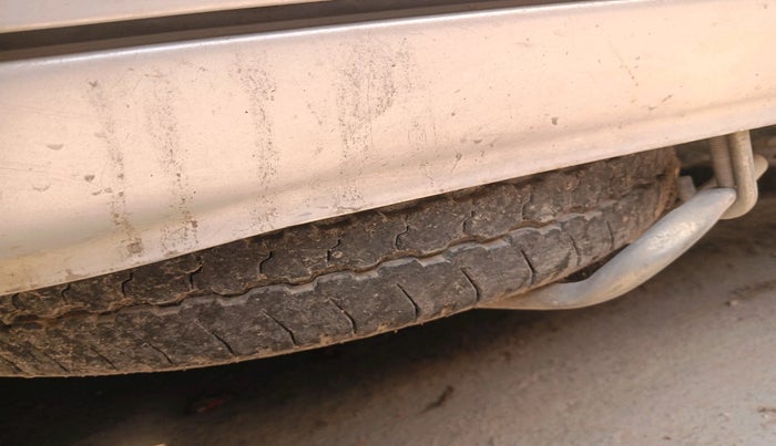 2014 Maruti OMNI E 8 STR, Petrol, Manual, 6,132 km, tyre