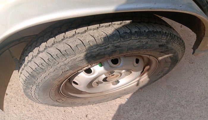 2014 Maruti OMNI E 8 STR, Petrol, Manual, 6,132 km, tyre