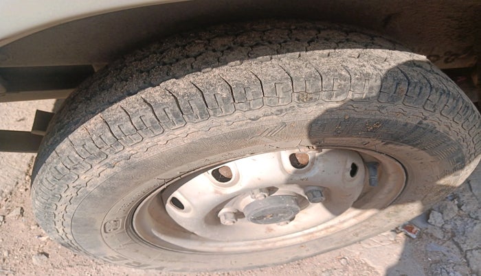 2014 Maruti OMNI E 8 STR, Petrol, Manual, 6,132 km, tyre