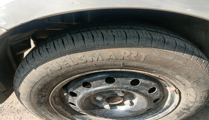 2013 Maruti Swift Dzire VXI, Petrol, Manual, 43,214 km, tyre