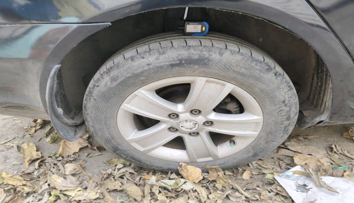 2011 Skoda Laura AMBIENTE 2.0 TDI CR AT, Diesel, Automatic, 95,153 km, tyre