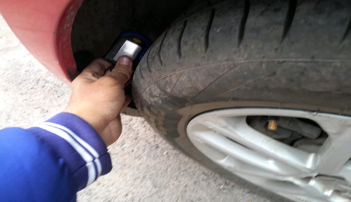 2018 Maruti Swift ZDI, Diesel, Manual, 2,02,243 km, tyre