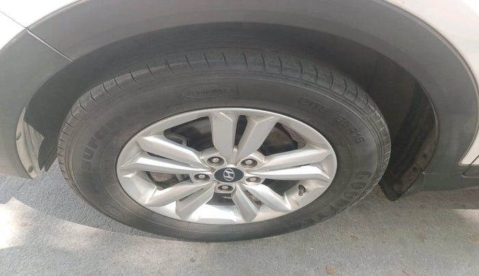 2017 Hyundai Creta SX PLUS 1.6 PETROL, Petrol, Manual, 52,970 km, tyre