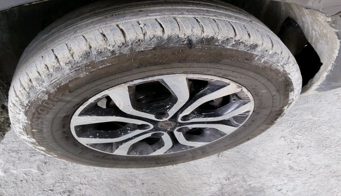 2016 Nissan Terrano XV D THP 110 PS, Diesel, Manual, 1,35,764 km, tyre