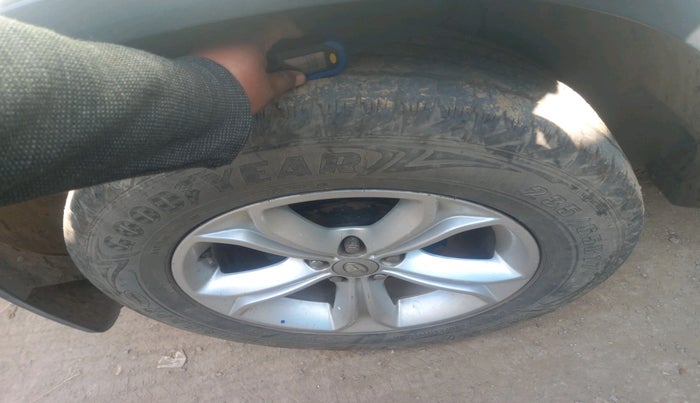 2019 Tata Harrier XZ 2.0L, Diesel, Manual, 1,10,914 km, tyre