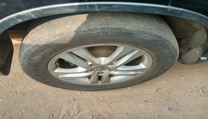 2012 Honda CRV 2.4L 2WD AT, Petrol, Automatic, 1,52,430 km, tyre