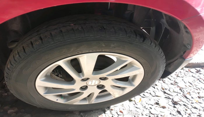 2013 Maruti Swift ZXI, Petrol, Manual, 32,391 km, tyre