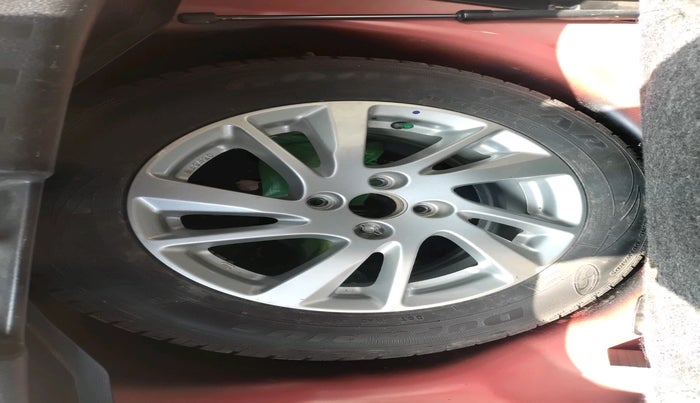 2013 Maruti Swift ZXI, Petrol, Manual, 32,391 km, tyre