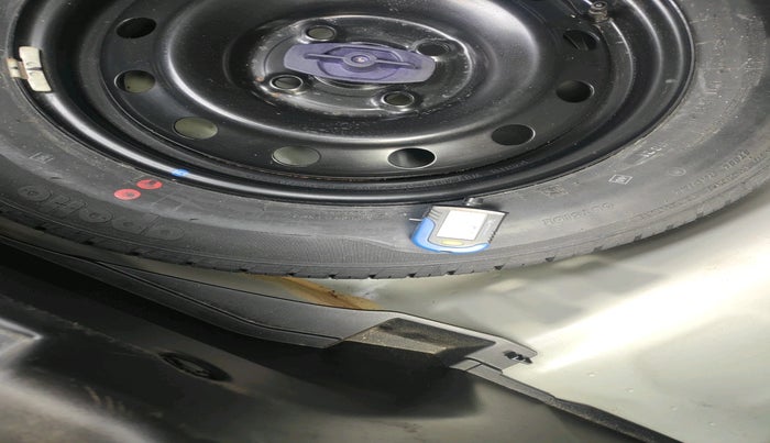 2021 Maruti Swift VXI, Petrol, Manual, 9,984 km, tyre