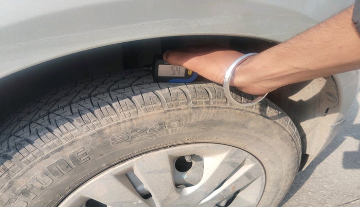 2016 Maruti Swift LXI (O), Petrol, Manual, 24,608 km, tyre