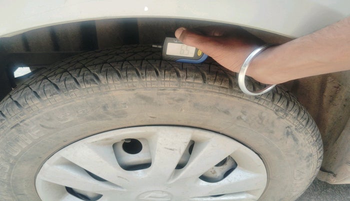 2016 Maruti Swift LXI (O), Petrol, Manual, 24,608 km, tyre