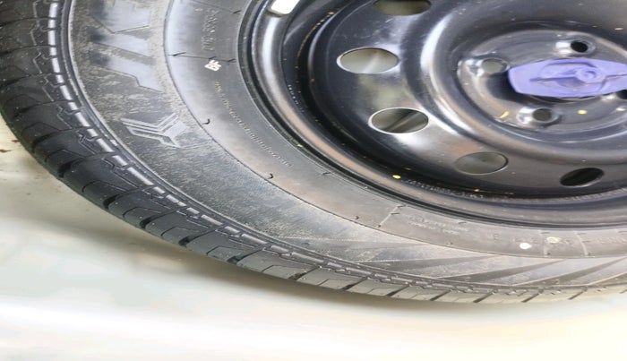 2023 Maruti Swift VXI, Petrol, Manual, 19,996 km, tyre