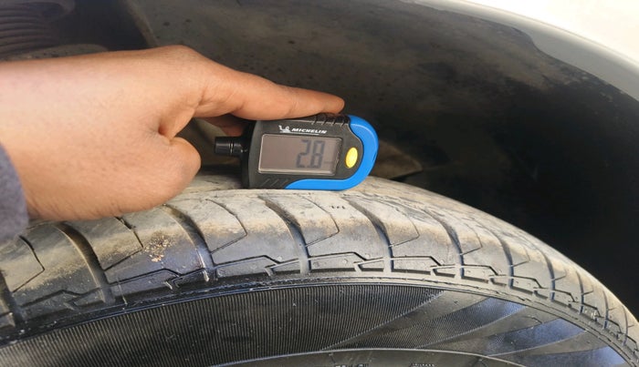 2023 Maruti Swift VXI, Petrol, Manual, 19,996 km, tyre